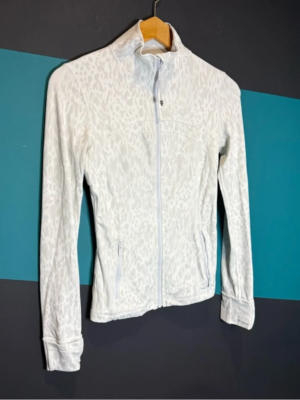 Lululemon Define Jacket *Nulu Contour Spot White Multi Sporty Outdoor 4 Pilates - Picture 4 of 13